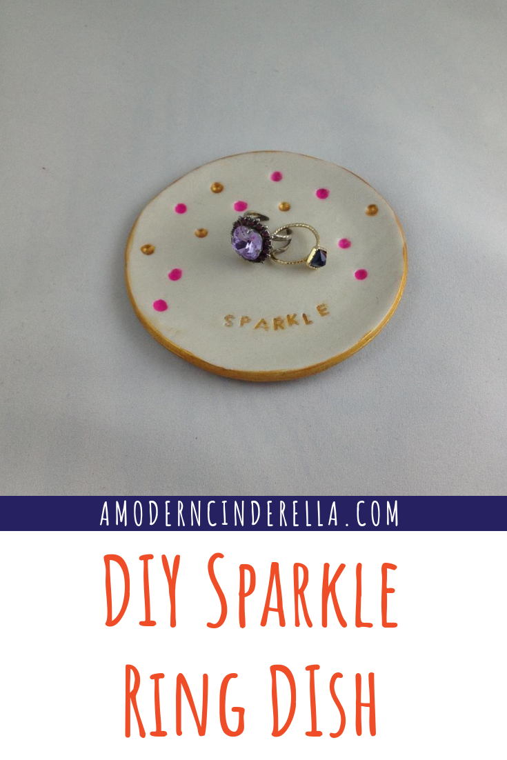 DIY Sparkle Ring Dish Tutorial from AMODERNCINDERELLA.COM